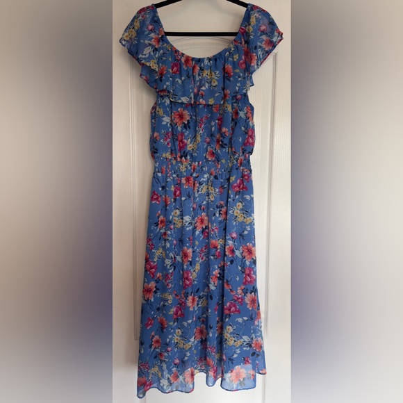 Sandra Darren Dresses & Skirts - Sandra Darren Blue Floral Midi Dress